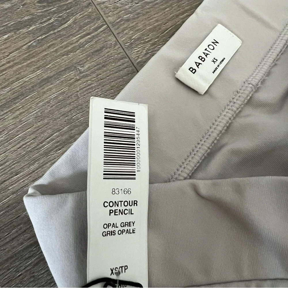 Aritzia Skirt - Picture 2 of 3